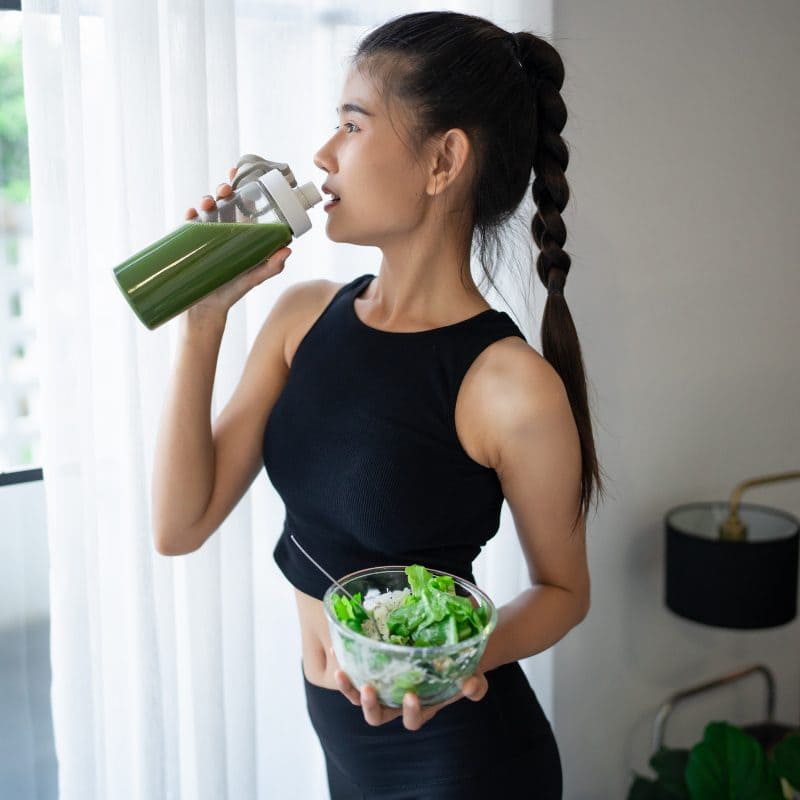 Alimentação saudável e suco verde